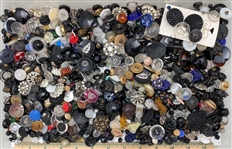 800 Plus Glass Buttons