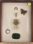 Pins (jewelry) 